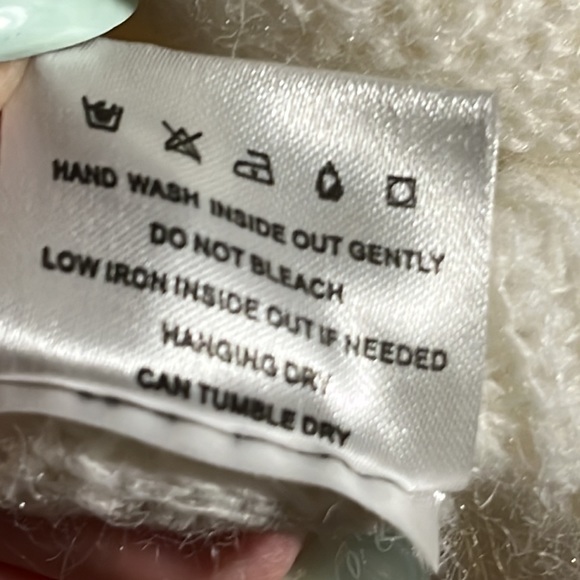 White knitted sweater casual style - Picture 4 of 5